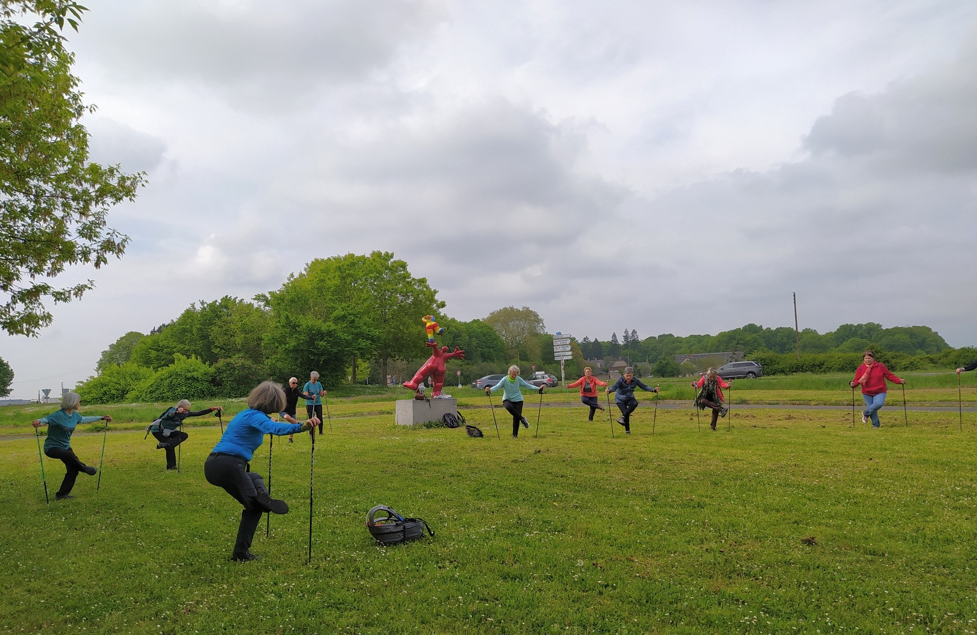 Etirements communs sur le terre-plein de la salle Oésia