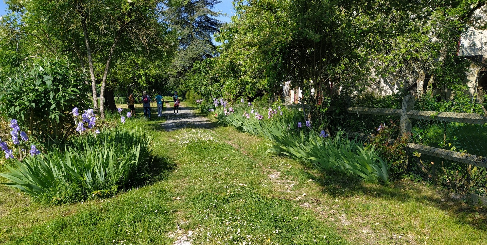 Nous nous arrêtons pour admirer cette maison !
