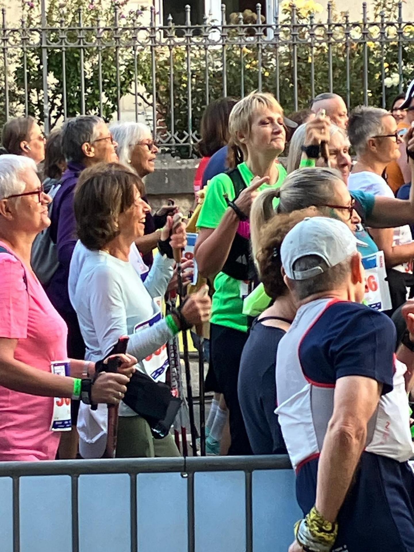 Au milieu de la foule des participants(es)